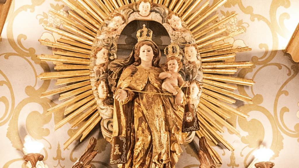 Nossa Senhora do Carmo: padre explica o sentido do uso do escapulário